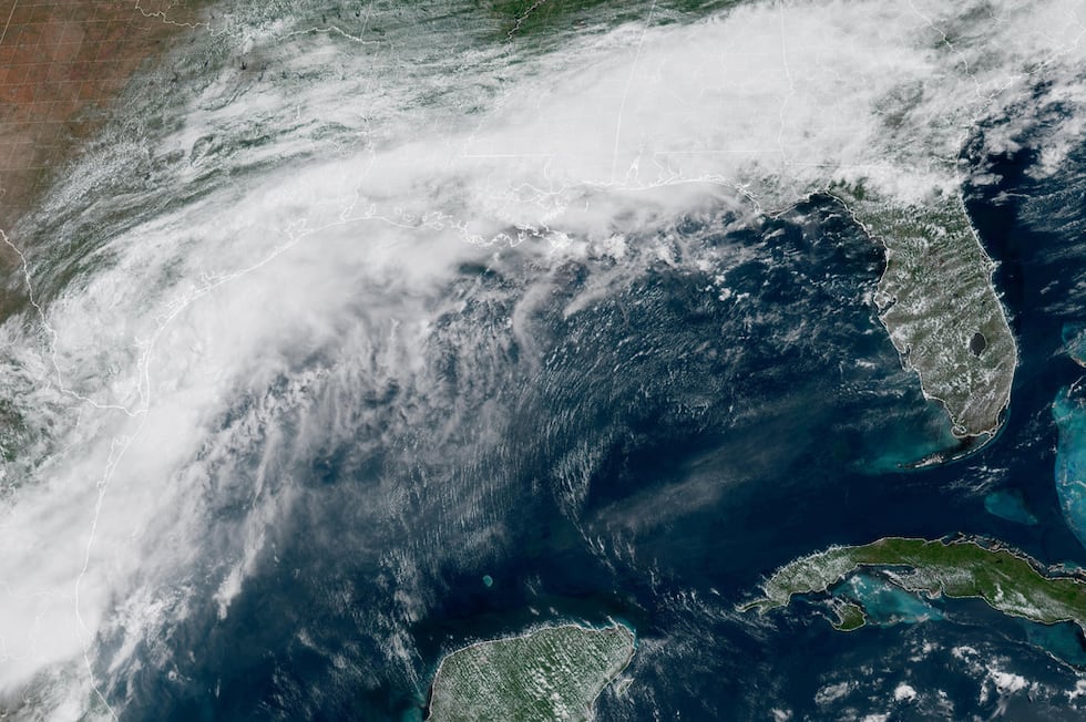 Tormenta tropical Arthur se degrada a sistema de baja presión