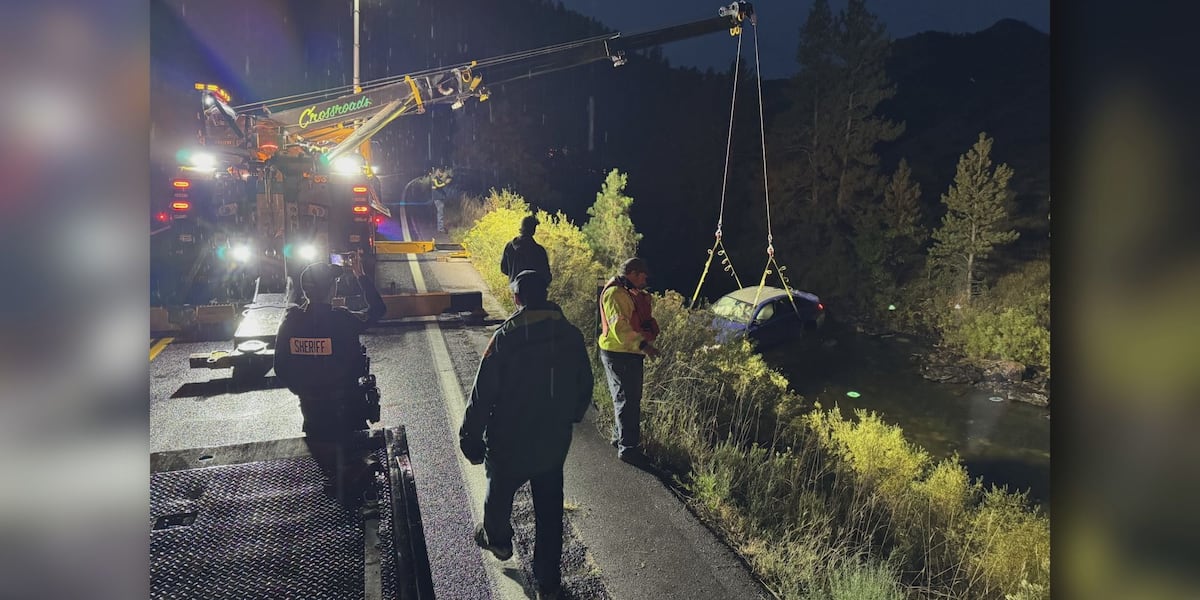 No serious injuries after car plunges into Colorado river No serious injuries after car plunges into Colorado river