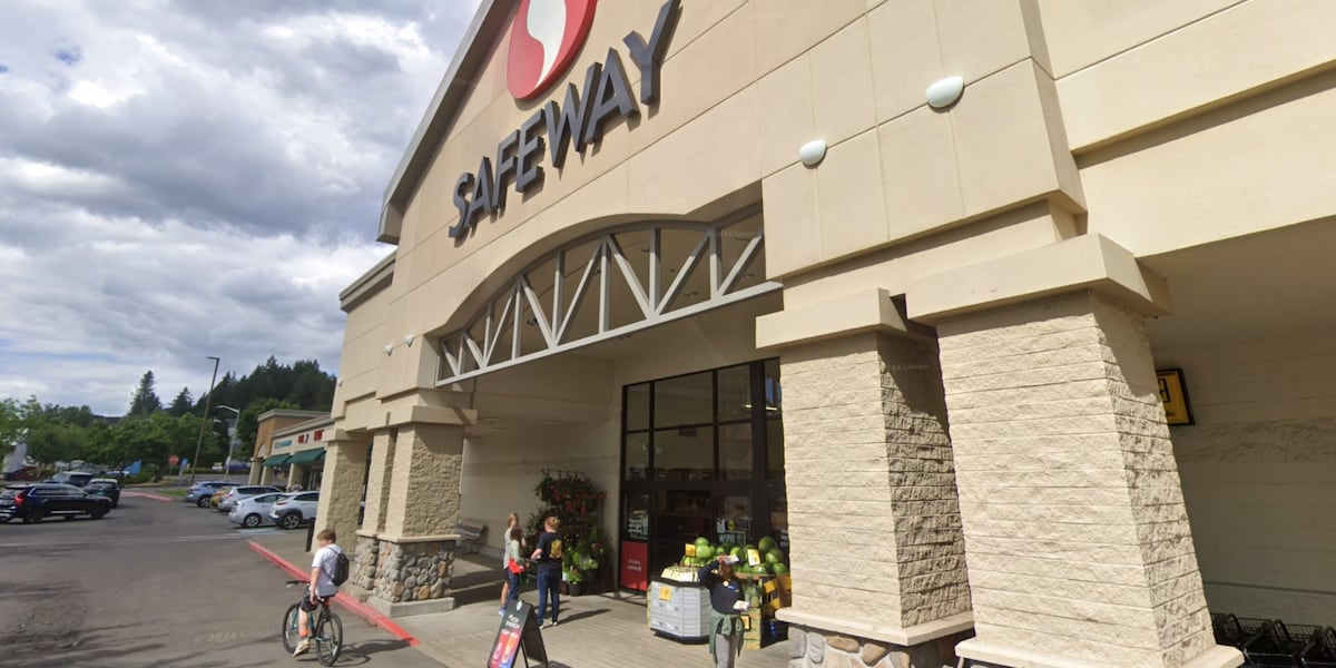 Safeway employees join the picket line at several locations in Southern Colorado Safeway employees join the picket line at several locations in Southern Colorado
